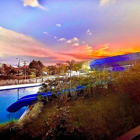 Apartamento Privado Vacacional A 5M Del Aeropuerto, 20 Minutos Del Parque Del Cafe Y Centro De Armenia Con 4 Piscinas, 3 Jacuzzi, Sauna By Molca Xperiences 3H Extérieur photo