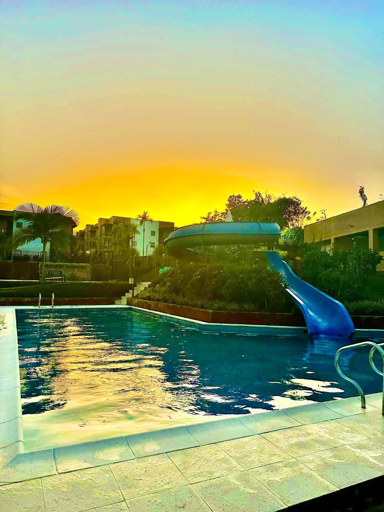 Apartamento Privado Vacacional A 5M Del Aeropuerto, 20 Minutos Del Parque Del Cafe Y Centro De Armenia Con 4 Piscinas, 3 Jacuzzi, Sauna By Molca Xperiences 3H Extérieur photo